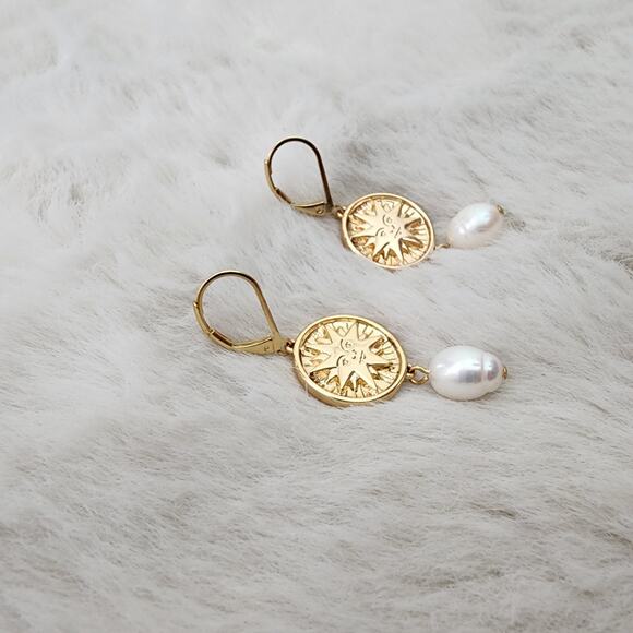 J. Crew Soleil Gold Sun Coin Pearl Drop Earrings Celestial Crystal Dangle NEW - Picture 7 of 12